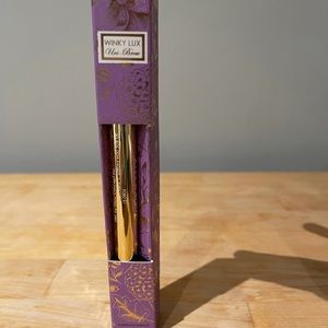 Winky lux uni brow